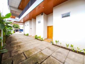 RedDoorz Plus Syariah at Umyas Hotel near Terminal Anjuk Ladang Nganjuk