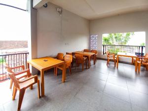 RedDoorz Plus Syariah at Umyas Hotel near Terminal Anjuk Ladang Nganjuk