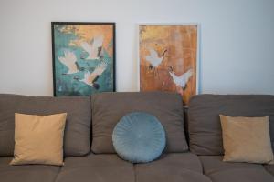 Eric - Spacious Apt with Balcony