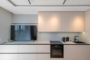 Modern 2 BD Apartment by Domvia