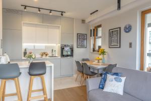 Waveside Apartment - With a Sea View