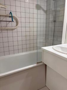 Appartements St Cyprien golf appart avec terrasse et piscine : photos des chambres