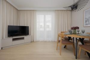 Cosy Air-Conditioned Apartment with Parking in the Garage by Renters Prestige