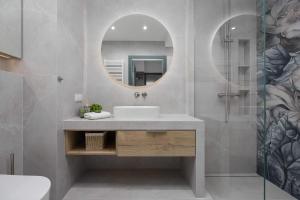 Cosy Air-Conditioned Apartment with Parking in the Garage by Renters Prestige