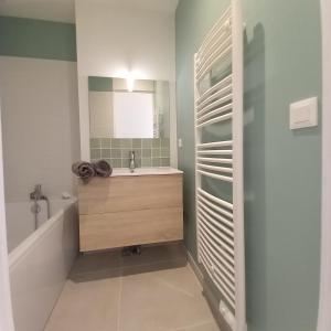 Maisons de vacances CASSY Maison 3 chambres avec jardin : photos des chambres