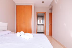 Burriana Beach Retreat: Pool & Comfort