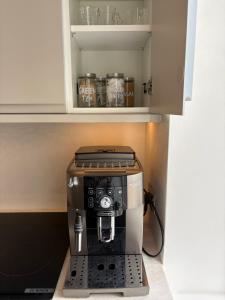 Central modern 1BR - Just Renovated