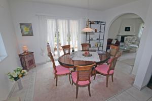 Casa Rododendro by HolAp SA