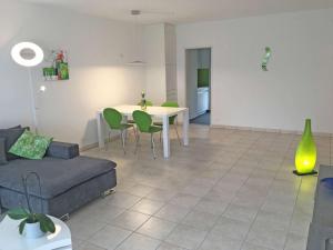 Alle Vigne, 3 Stock by HolAp SA