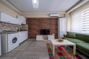 White Rose Apartments