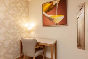 Hotels Hotel & Residence Lou Paradou Greoux Les Bains : photos des chambres