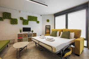 Madrid Rastro Studio Modern Apartment by La Latina