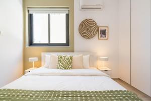 Solenne - Stylish 2-BR Apartment & Balcony in Larnaca