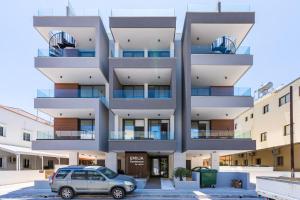 Solenne - Stylish 2-BR Apartment & Balcony in Larnaca