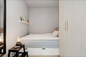 Stylish Downtown Studio with Private Terrace