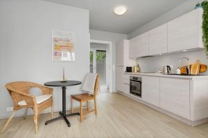 Stylish Downtown Studio with Private Terrace