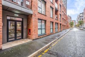 2Bed 2Bath Free Parking Very Central