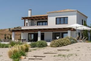 Villa Calma a Beachfront Luxury Retreat