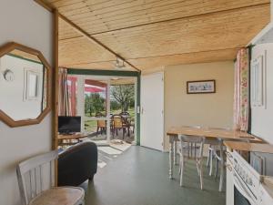 Chalets Gite La Brousse - piscine - pour 5 avec jardin : photos des chambres