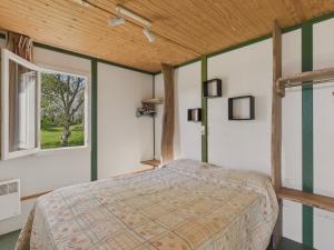 Chalets Gite La Brousse - piscine - pour 5 avec jardin : photos des chambres