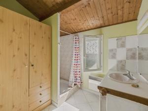 Chalets Chalet La Brousse pour 5 personne avec piscine : photos des chambres