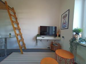 Central Studio in Heritage Bldg