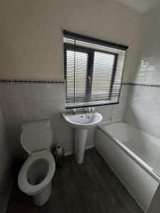 Hull House - Spring bank West - fridge freezer, Washing machine, sleeps 8