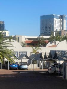 Snowy Purple Villa Sandton 1