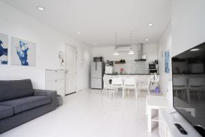 Family apartment 15 min to beach