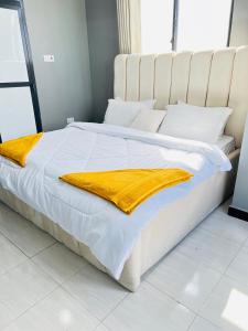 Chic 2BR Masaki Hide away, With POOL & GYM