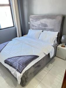 Chic 2BR Masaki Hide away, With POOL & GYM
