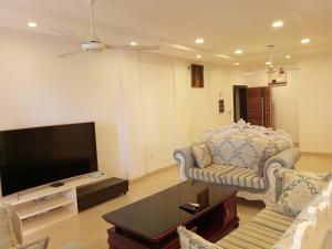 Apparemment F4 3 chambres Ouaga200