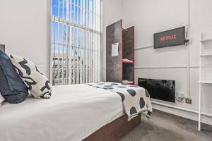 Solo Stay in Dudley Studio with Kitchen & Wi-Fi