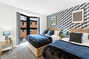 Sleek Large Leeds Apartment - Parking
