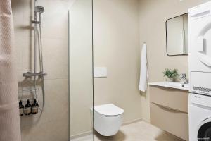 4-Person Midtown Apartment w Easy Access