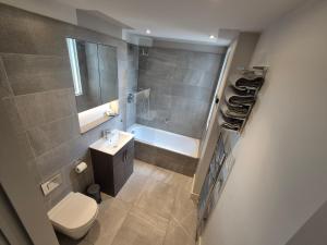 Panoramic Pondview Penthouse