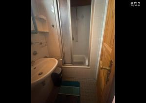 große Wohnung in Köln mit 2 Badezimmer