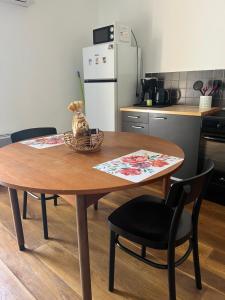 Maisons de vacances T2 dans villa avec piscine : Maison 1 Chambre