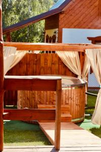 Domki Eden Kaszuby balia sauna alpaki mini zoo