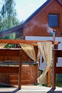 Domki Eden Kaszuby balia sauna alpaki mini zoo