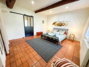 Maisons de vacances Paisible maison a l'ombre des pins : photos des chambres