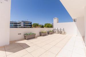 Golden Views Penthouse 3BR in Newtown