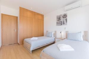 Golden Views Penthouse 3BR in Newtown