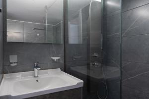 2BD Apt in Petralona Near Metro