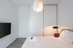 2BD Apt in Petralona Near Metro