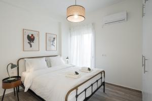 2BD Apt in Petralona Near Metro