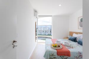 HostWise - Bright Flat with Balcony and Garage