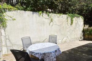 Stone Retreat - 1 min to the Sea