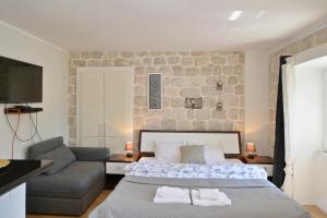 Stone Retreat - 1 min to the Sea