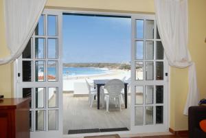 Sofia House - Baleal Island, Ocean view patio and bedroom